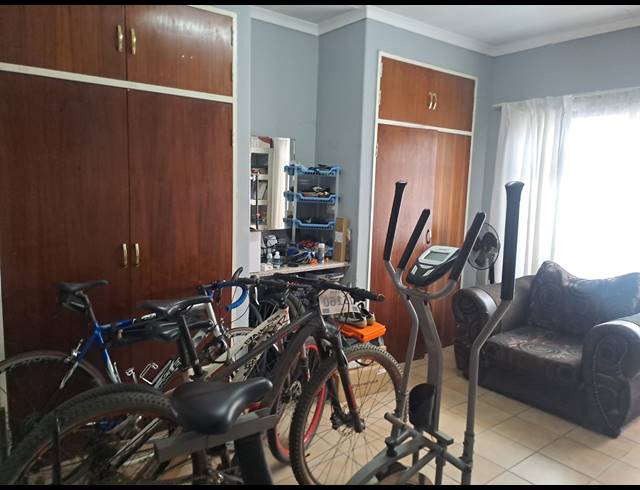 15 BEDROOM HOUSE FOR SALE IN OOS EINDE